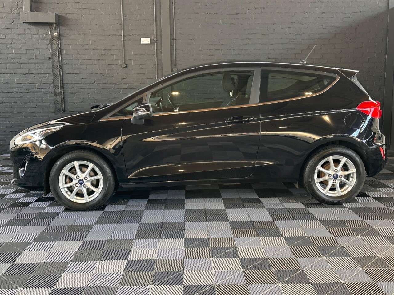 A 2017 FORD FIESTA 1.1 Ti-VCT Zetec Hatchback 3dr Petrol Manual Euro 6 (s/s) (85 ps) LOW ROAD A 2017 FORD FIESTA 1.1 Ti-VCT Zetec Hatchback 3dr Petrol Manual Euro 6 (s/s) (85 ps) LOW ROAD