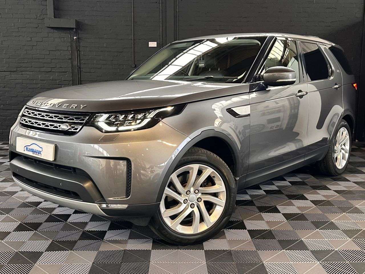 A 2017 LAND ROVER DISCOVERY 3.0 TD V6 HSE SUV 5dr Diesel Auto 4WD Euro 6 (s/s) (258 ps) MERIDIAN SYSTEM A 2017 LAND ROVER DISCOVERY 3.0 TD V6 HSE SUV 5dr Diesel Auto 4WD Euro 6 (s/s) (258 ps) MERIDIAN SYSTEM