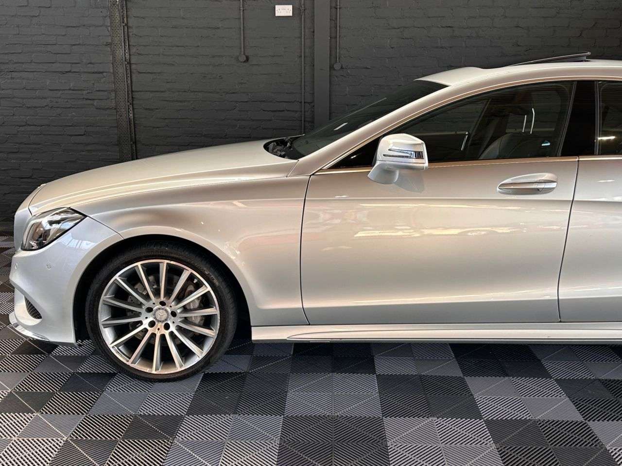 A 2017 MERCEDES-BENZ CLS CLASS 3.0 CLS350d V6 AMG Line (Premium Plus) Coupe 4dr Diesel G-Tronic+ Euro 6 (s A 2017 MERCEDES-BENZ CLS CLASS 3.0 CLS350d V6 AMG Line (Premium Plus) Coupe 4dr Diesel G-Tronic+ Euro 6 (s