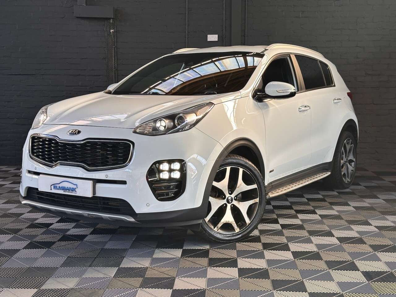 A 2018 KIA SPORTAGE 1.7 CRDi 3 SUV 5dr Diesel DCT Euro 6 (s/s) (139 bhp) HEATED SEATS FRONT AND A 2018 KIA SPORTAGE 1.7 CRDi 3 SUV 5dr Diesel DCT Euro 6 (s/s) (139 bhp) HEATED SEATS FRONT AND