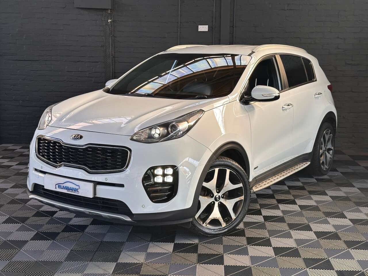 A 2018 KIA SPORTAGE 1.7 CRDi 3 SUV 5dr Diesel DCT Euro 6 (s/s) (139 bhp) HEATED SEATS FRONT AND A 2018 KIA SPORTAGE 1.7 CRDi 3 SUV 5dr Diesel DCT Euro 6 (s/s) (139 bhp) HEATED SEATS FRONT AND
