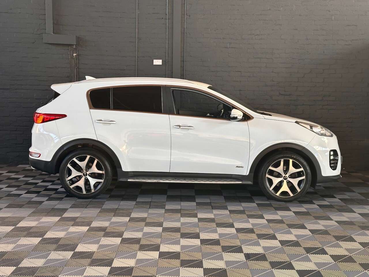 A 2018 KIA SPORTAGE 1.7 CRDi 3 SUV 5dr Diesel DCT Euro 6 (s/s) (139 bhp) HEATED SEATS FRONT AND A 2018 KIA SPORTAGE 1.7 CRDi 3 SUV 5dr Diesel DCT Euro 6 (s/s) (139 bhp) HEATED SEATS FRONT AND