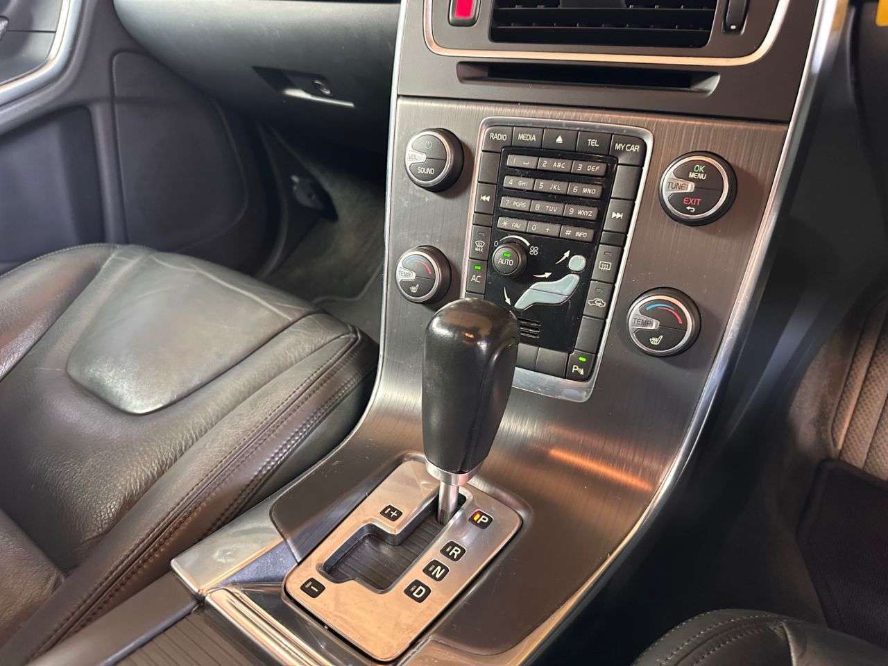 A 2011 VOLVO S60 2.4 D5 SE Lux Saloon 4dr Diesel Geartronic Euro 5 (205 ps) 2.4 D5 TURBO DIE A 2011 VOLVO S60 2.4 D5 SE Lux Saloon 4dr Diesel Geartronic Euro 5 (205 ps) 2.4 D5 TURBO DIE