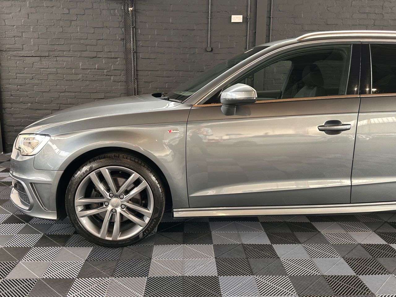 A 2013 AUDI A3 1.8 TFSI S line Sportback 5dr Petrol S Tronic Euro 5 (s/s) (180 ps) 2 KEYS A 2013 AUDI A3 1.8 TFSI S line Sportback 5dr Petrol S Tronic Euro 5 (s/s) (180 ps) 2 KEYS