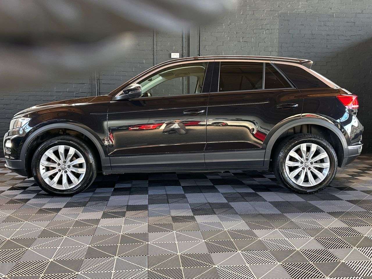 A 2019 VOLKSWAGEN T-ROC 1.6 TDI SE SUV 5dr Diesel Manual Euro 6 (s/s) (115 ps) 3 STAMP HISTORY - UP A 2019 VOLKSWAGEN T-ROC 1.6 TDI SE SUV 5dr Diesel Manual Euro 6 (s/s) (115 ps) 3 STAMP HISTORY - UP