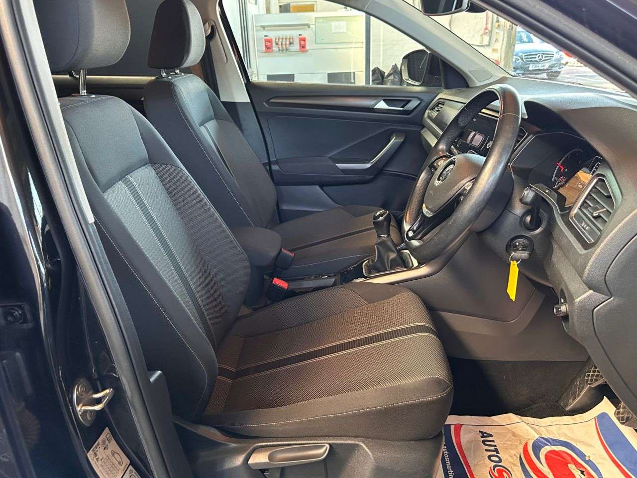 A 2019 VOLKSWAGEN T-ROC 1.6 TDI SE SUV 5dr Diesel Manual Euro 6 (s/s) (115 ps) 3 STAMP HISTORY - UP A 2019 VOLKSWAGEN T-ROC 1.6 TDI SE SUV 5dr Diesel Manual Euro 6 (s/s) (115 ps) 3 STAMP HISTORY - UP