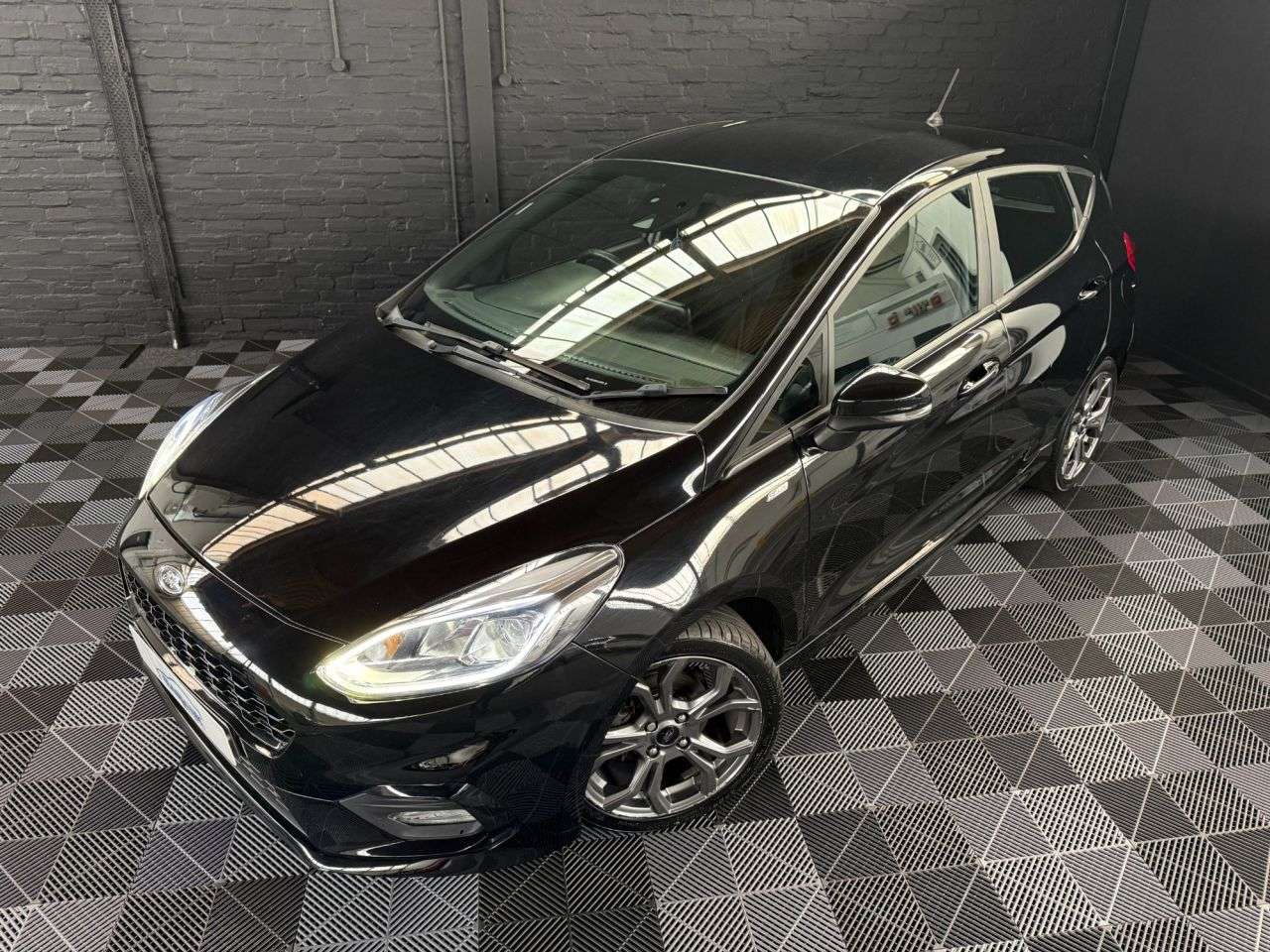 A 2018 FORD FIESTA 1.0T EcoBoost GPF ST-Line Hatchback 5dr Petrol Manual Euro 6 (s/s) (125 ps) A 2018 FORD FIESTA 1.0T EcoBoost GPF ST-Line Hatchback 5dr Petrol Manual Euro 6 (s/s) (125 ps)