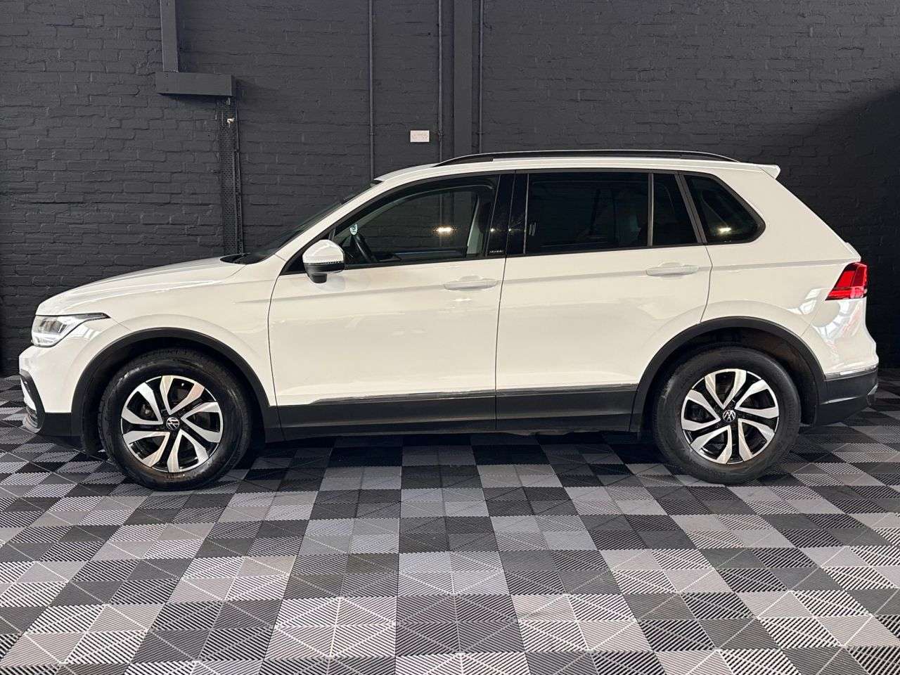 2021 VOLKSWAGEN TIGUAN 2021 VOLKSWAGEN TIGUAN