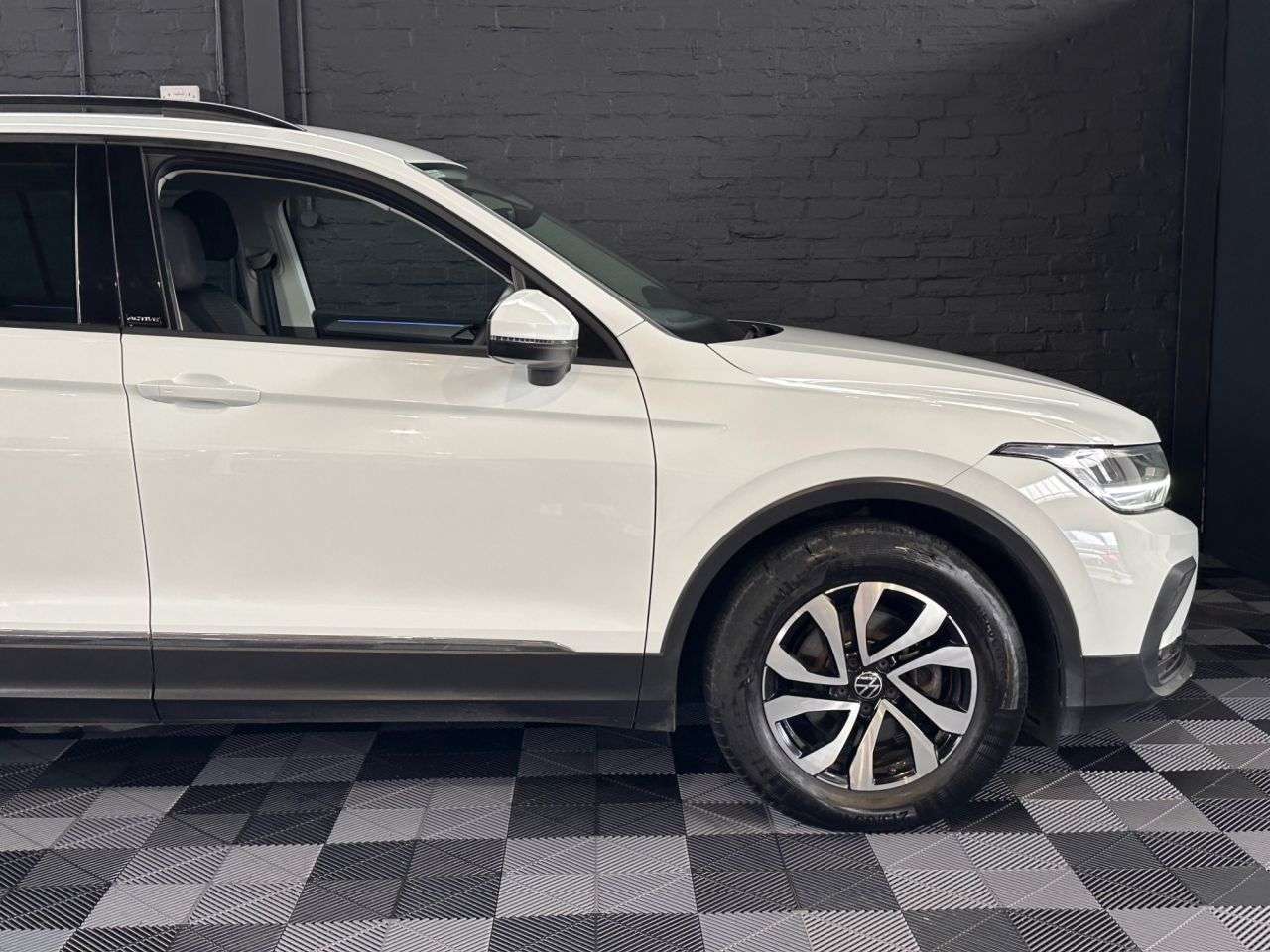 2021 VOLKSWAGEN TIGUAN 2021 VOLKSWAGEN TIGUAN