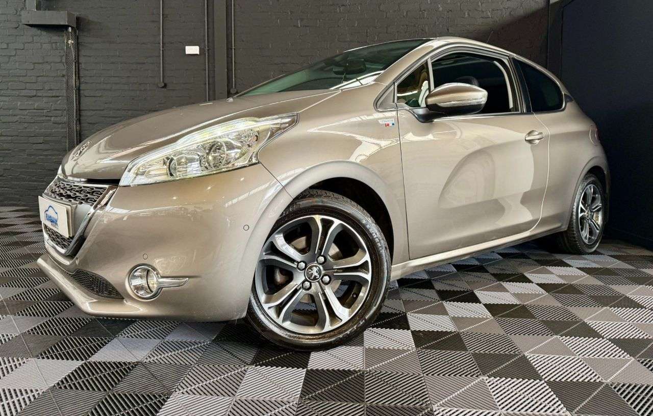 A 2013 PEUGEOT 208 1.2 VTi Intuitive Hatchback 3dr Petrol Manual Euro 5 (82 ps) 10 STAMP HISTO A 2013 PEUGEOT 208 1.2 VTi Intuitive Hatchback 3dr Petrol Manual Euro 5 (82 ps) 10 STAMP HISTO