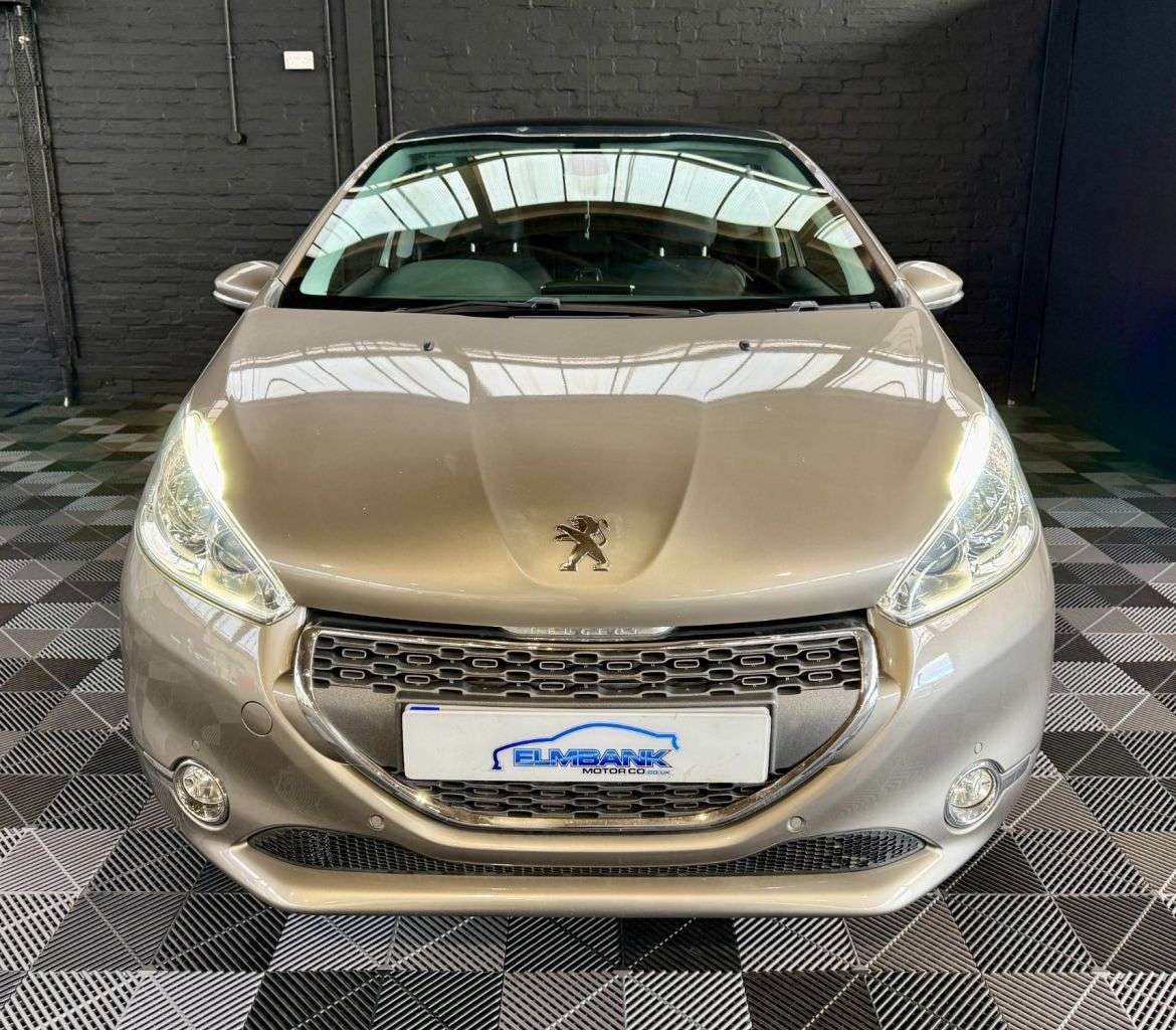 A 2013 PEUGEOT 208 1.2 VTi Intuitive Hatchback 3dr Petrol Manual Euro 5 (82 ps) 10 STAMP HISTO A 2013 PEUGEOT 208 1.2 VTi Intuitive Hatchback 3dr Petrol Manual Euro 5 (82 ps) 10 STAMP HISTO