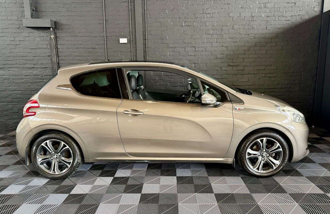 2013 PEUGEOT 208 2013 PEUGEOT 208