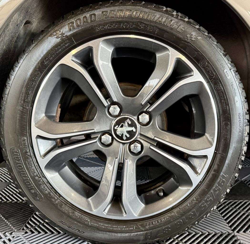 2013 PEUGEOT 208 2013 PEUGEOT 208