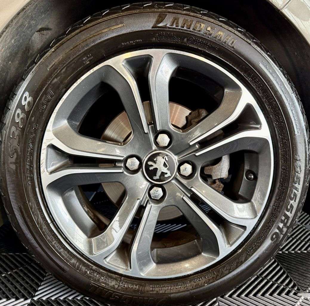 2013 PEUGEOT 208 2013 PEUGEOT 208