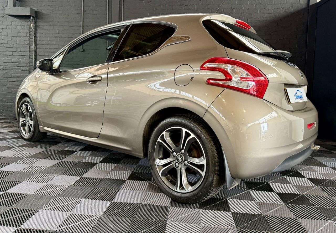 2013 PEUGEOT 208 2013 PEUGEOT 208