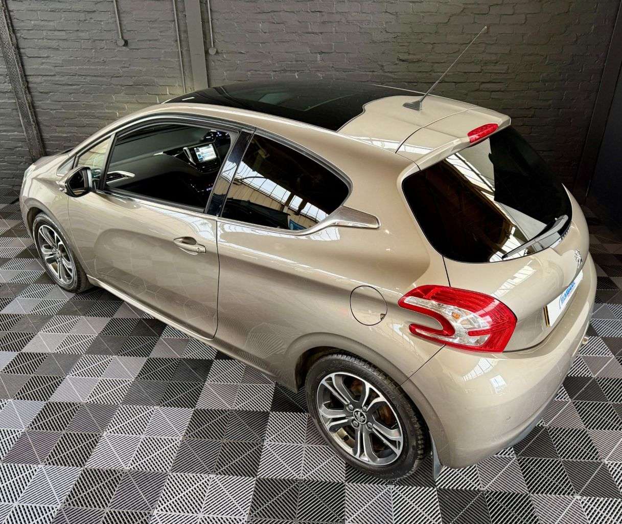 2013 PEUGEOT 208 2013 PEUGEOT 208