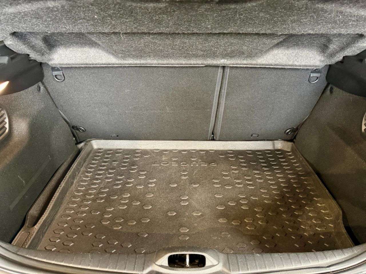 2013 PEUGEOT 208 2013 PEUGEOT 208