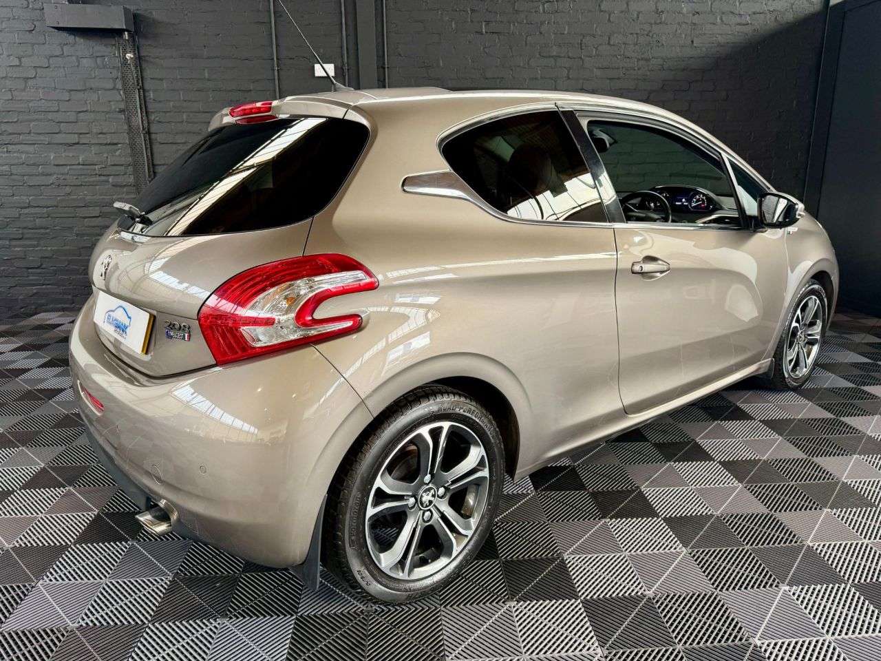 2013 PEUGEOT 208 2013 PEUGEOT 208