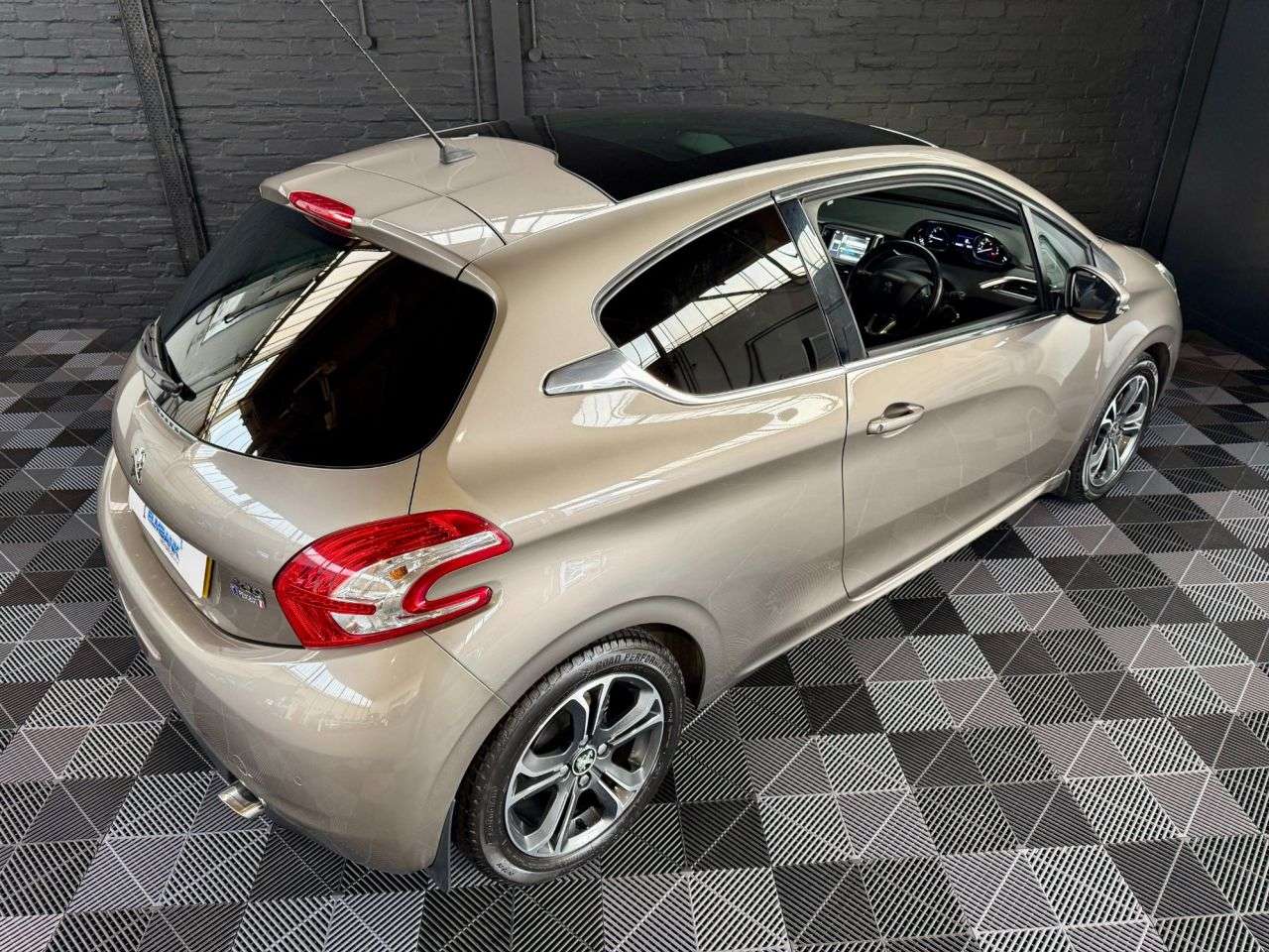 2013 PEUGEOT 208 2013 PEUGEOT 208