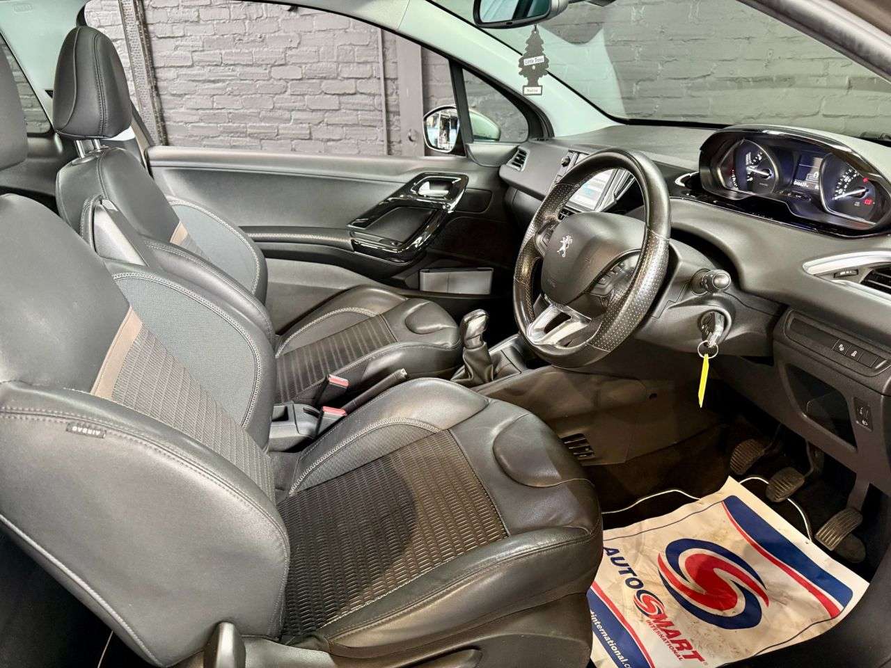 2013 PEUGEOT 208 2013 PEUGEOT 208