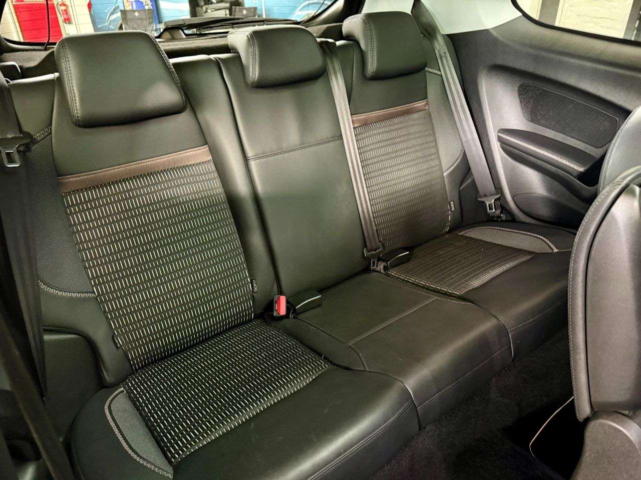 2013 PEUGEOT 208 2013 PEUGEOT 208