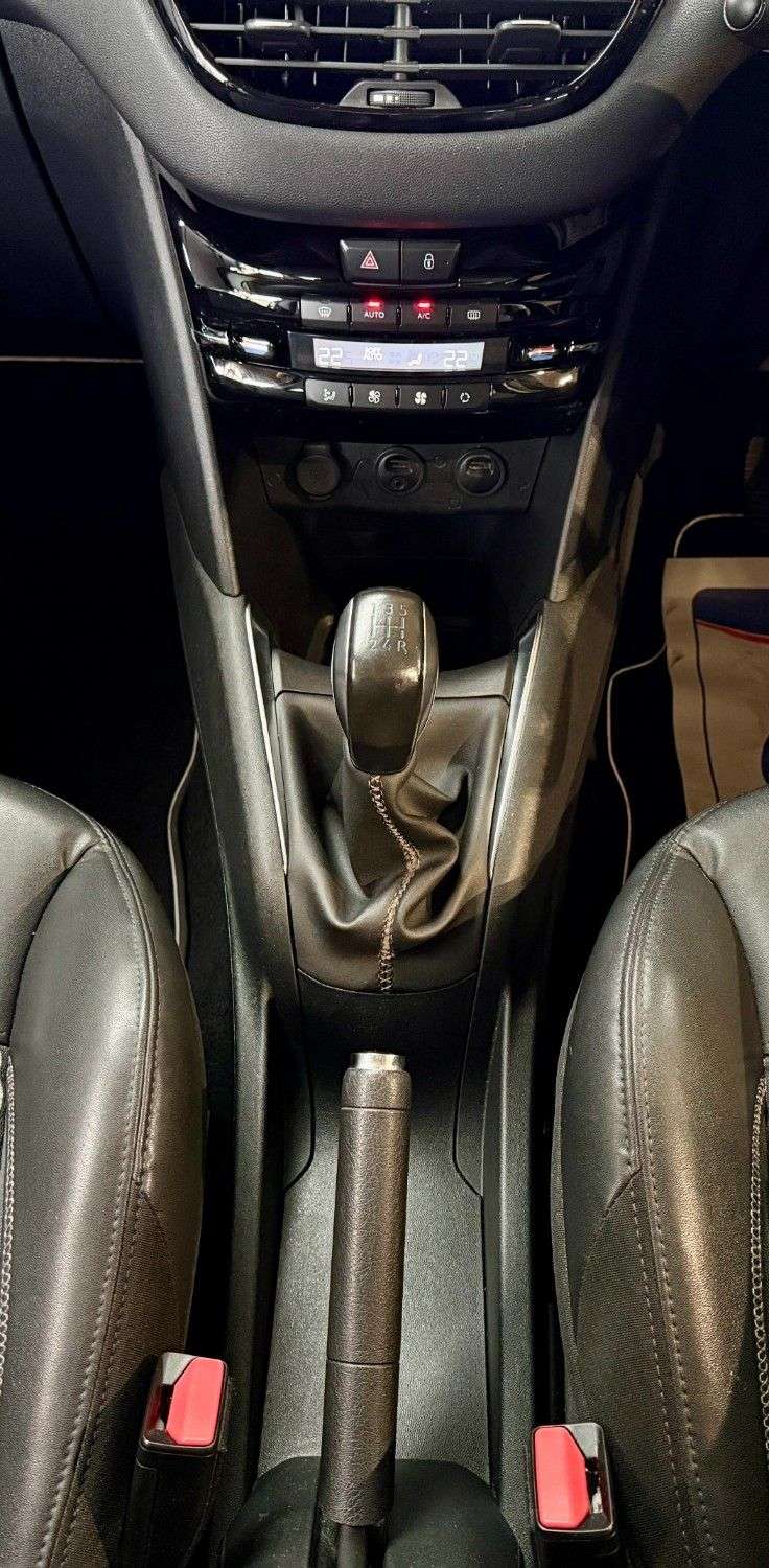 2013 PEUGEOT 208 2013 PEUGEOT 208