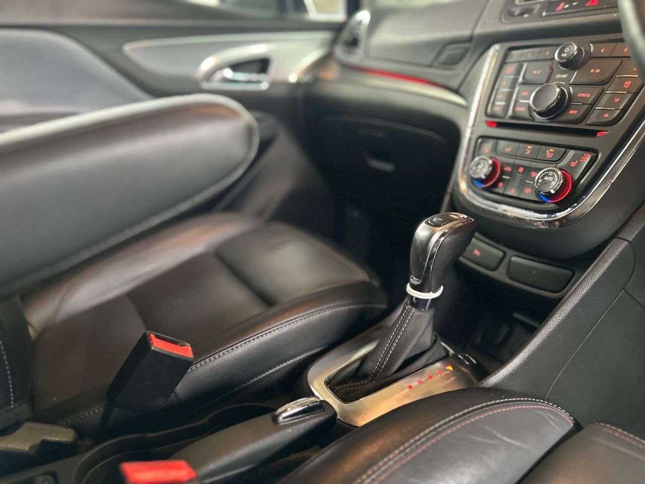 A 2015 VAUXHALL MOKKA 1.7 CDTi SE SUV 5dr Diesel Auto 2WD Euro 5 (130 ps) ONLY 2 OWNERS - 2 REMOT A 2015 VAUXHALL MOKKA 1.7 CDTi SE SUV 5dr Diesel Auto 2WD Euro 5 (130 ps) ONLY 2 OWNERS - 2 REMOT