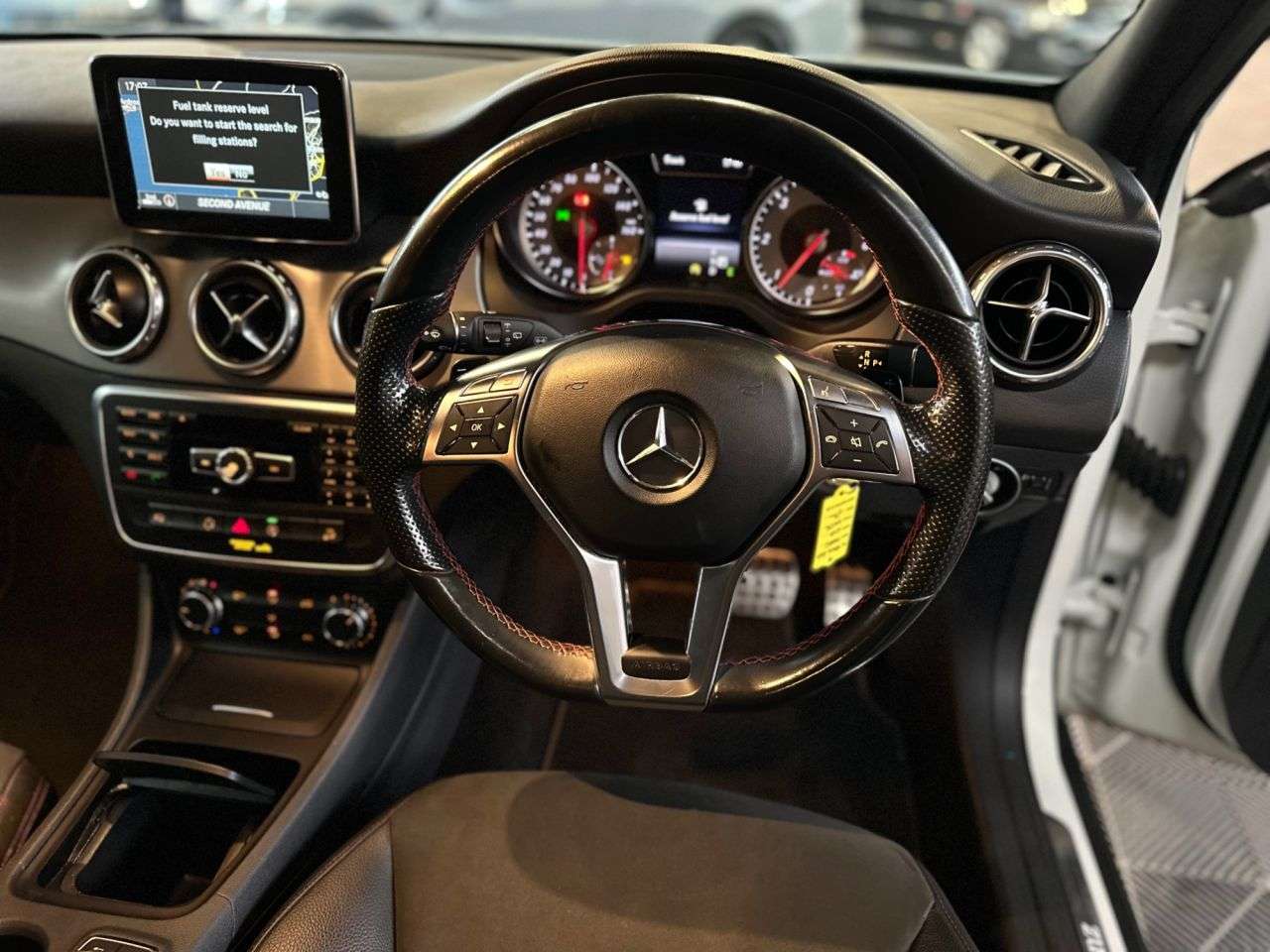 A 2015 MERCEDES GLA-CLASS GLA220 CDI 4MATIC AMG LINE A 2015 MERCEDES GLA-CLASS GLA220 CDI 4MATIC AMG LINE