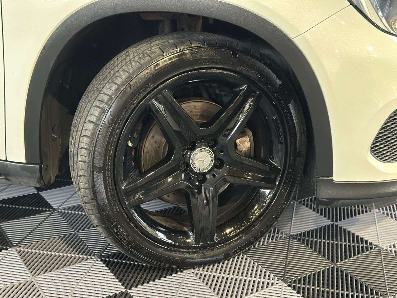 A 2015 MERCEDES GLA-CLASS GLA220 CDI 4MATIC AMG LINE A 2015 MERCEDES GLA-CLASS GLA220 CDI 4MATIC AMG LINE