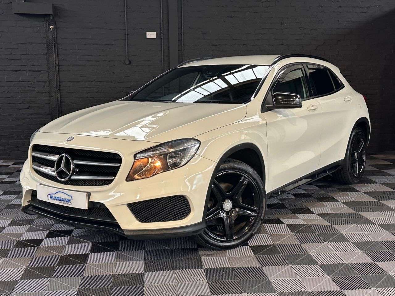A 2015 MERCEDES GLA-CLASS GLA220 CDI 4MATIC AMG LINE A 2015 MERCEDES GLA-CLASS GLA220 CDI 4MATIC AMG LINE