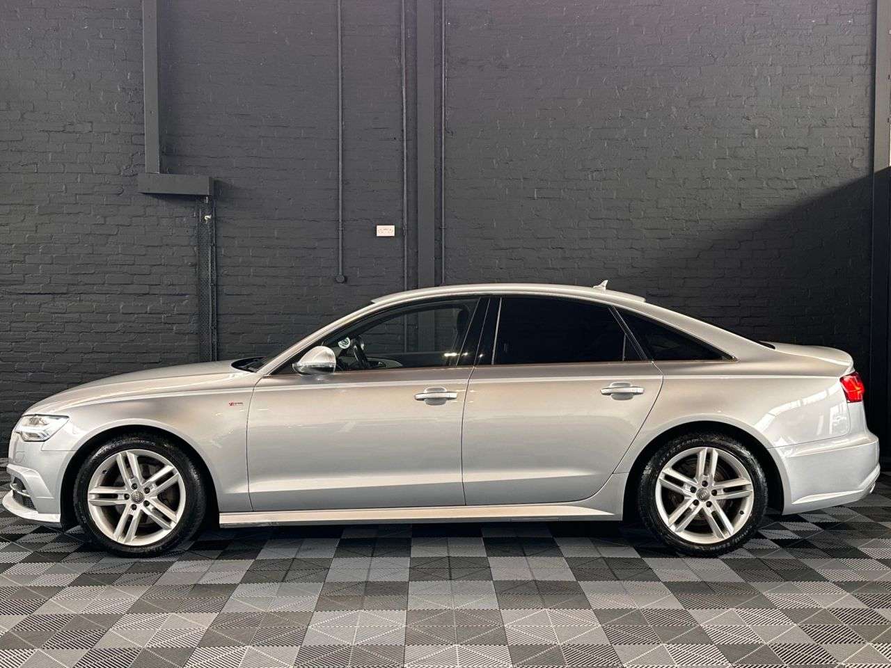 A 2018 AUDI A6 SALOON 2.0 TDI ultra S line Saloon 4dr Diesel Manual Euro 6 (s/s) (190 ps) A 2018 AUDI A6 SALOON 2.0 TDI ultra S line Saloon 4dr Diesel Manual Euro 6 (s/s) (190 ps)