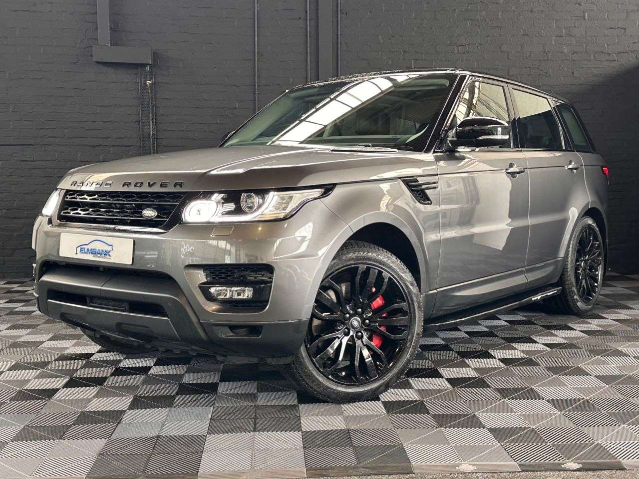 A 2017 LAND ROVER RANGE ROVER SPORT 3.0 SD V6 HSE Dynamic SUV 5dr Diesel Auto 4WD Euro 6 (s/s) (306 ps) PAN ROO A 2017 LAND ROVER RANGE ROVER SPORT 3.0 SD V6 HSE Dynamic SUV 5dr Diesel Auto 4WD Euro 6 (s/s) (306 ps) PAN ROO