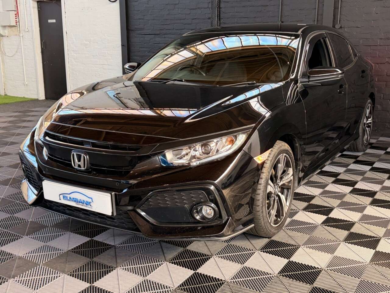 A 2017 HONDA CIVIC 1.0 VTEC Turbo SR Hatchback 5dr Petrol Manual Euro 6 (s/s) (129 ps) LOW MIL A 2017 HONDA CIVIC 1.0 VTEC Turbo SR Hatchback 5dr Petrol Manual Euro 6 (s/s) (129 ps) LOW MIL