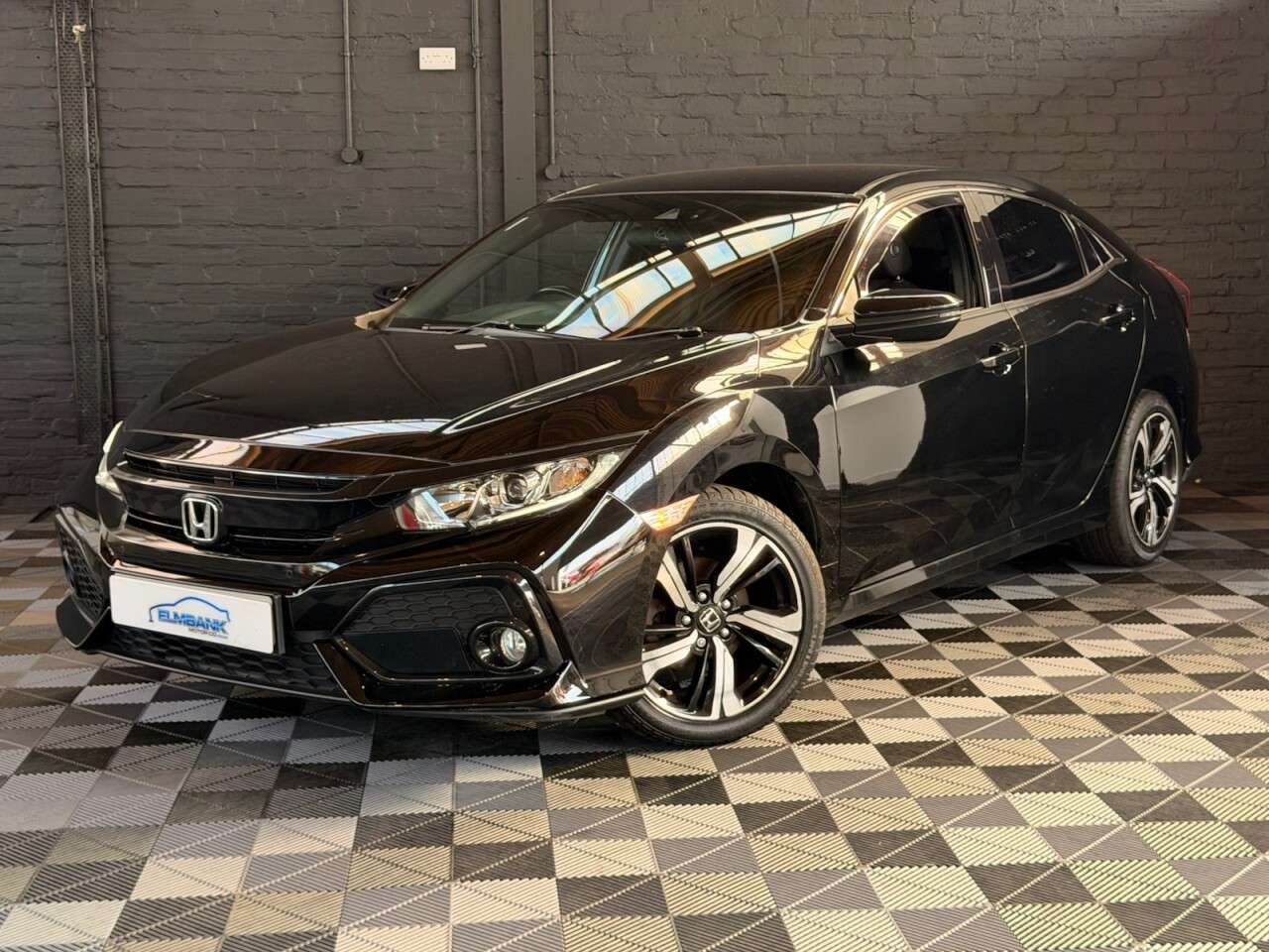 A 2017 HONDA CIVIC 1.0 VTEC Turbo SR Hatchback 5dr Petrol Manual Euro 6 (s/s) (129 ps) LOW MIL A 2017 HONDA CIVIC 1.0 VTEC Turbo SR Hatchback 5dr Petrol Manual Euro 6 (s/s) (129 ps) LOW MIL