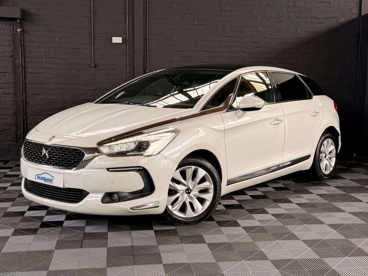 A 2015 DS AUTOMOBILES DS 5 1.6 BlueHDi Elegance Hatchback 5dr Diesel Manual Euro 6 (s/s) (120 ps) UPTO A 2015 DS AUTOMOBILES DS 5 1.6 BlueHDi Elegance Hatchback 5dr Diesel Manual Euro 6 (s/s) (120 ps) UPTO