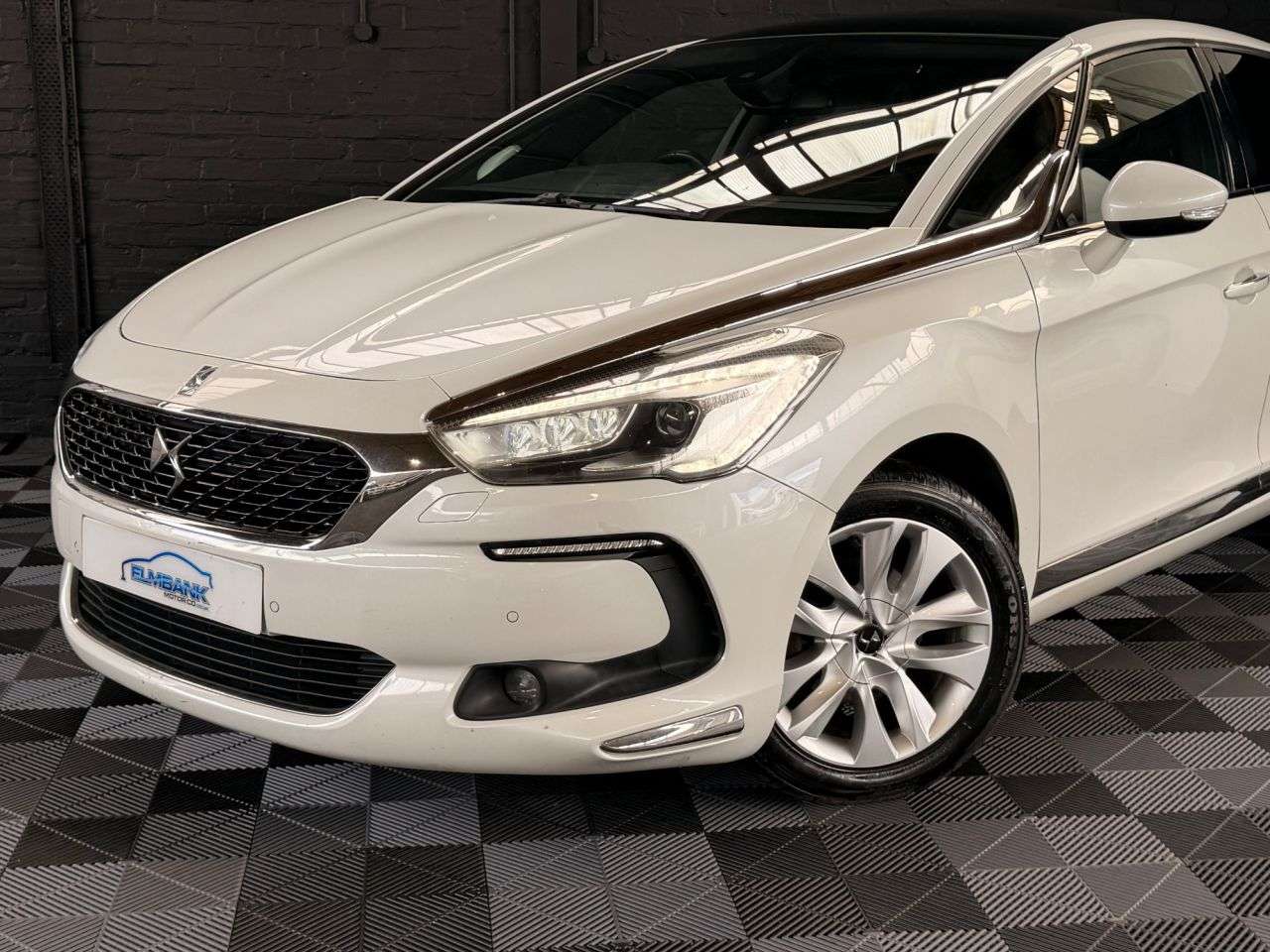 A 2015 DS AUTOMOBILES DS 5 1.6 BlueHDi Elegance Hatchback 5dr Diesel Manual Euro 6 (s/s) (120 ps) UPTO A 2015 DS AUTOMOBILES DS 5 1.6 BlueHDi Elegance Hatchback 5dr Diesel Manual Euro 6 (s/s) (120 ps) UPTO
