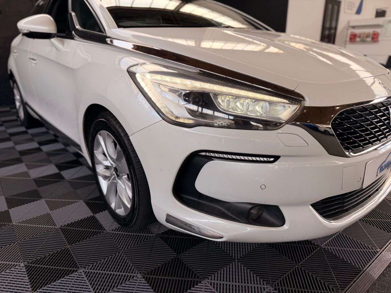 2015 DS AUTOMOBILES DS 5 2015 DS AUTOMOBILES DS 5