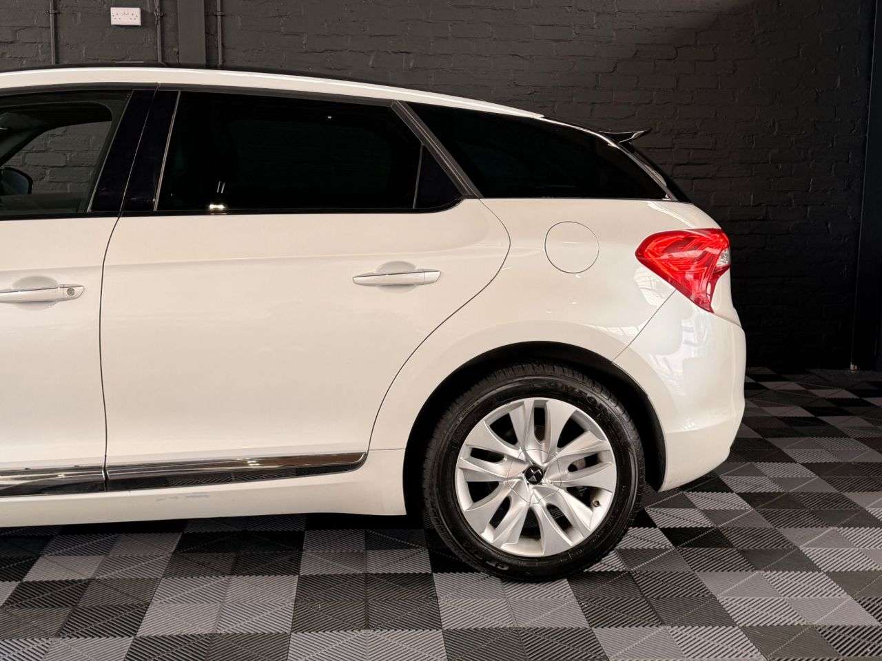 2015 DS AUTOMOBILES DS 5 2015 DS AUTOMOBILES DS 5