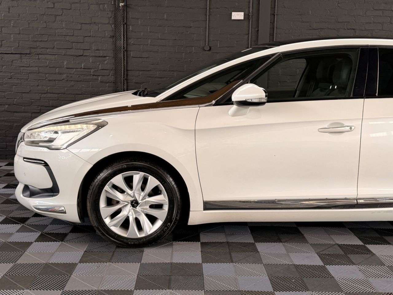 2015 DS AUTOMOBILES DS 5 2015 DS AUTOMOBILES DS 5