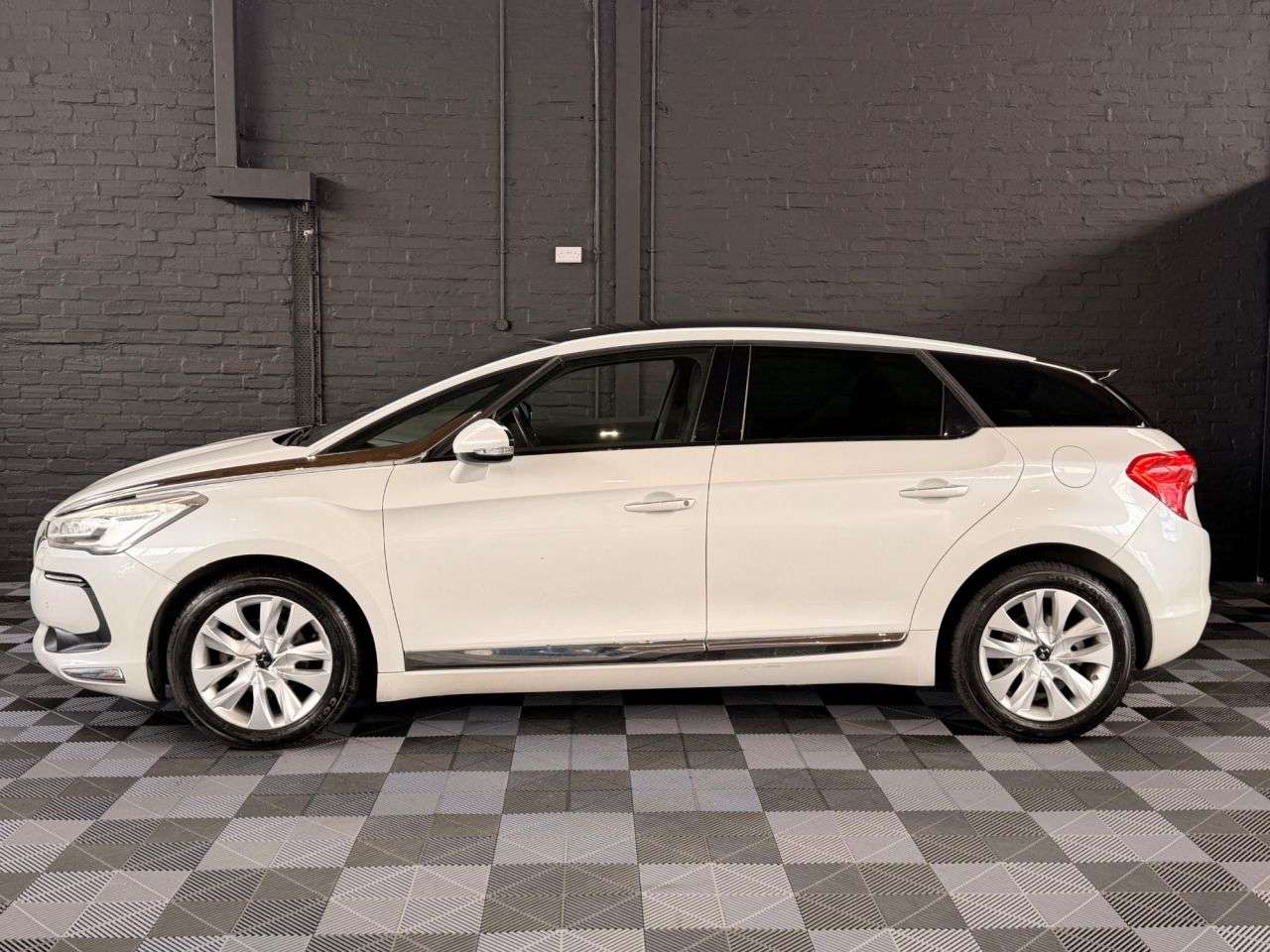 2015 DS AUTOMOBILES DS 5 2015 DS AUTOMOBILES DS 5