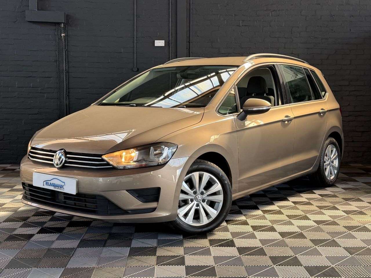 A 2017 VOLKSWAGEN GOLF SV 1.4 TSI BlueMotion Tech SE MPV 5dr Petrol DSG Euro 6 (s/s) (125 ps) FULL VW A 2017 VOLKSWAGEN GOLF SV 1.4 TSI BlueMotion Tech SE MPV 5dr Petrol DSG Euro 6 (s/s) (125 ps) FULL VW