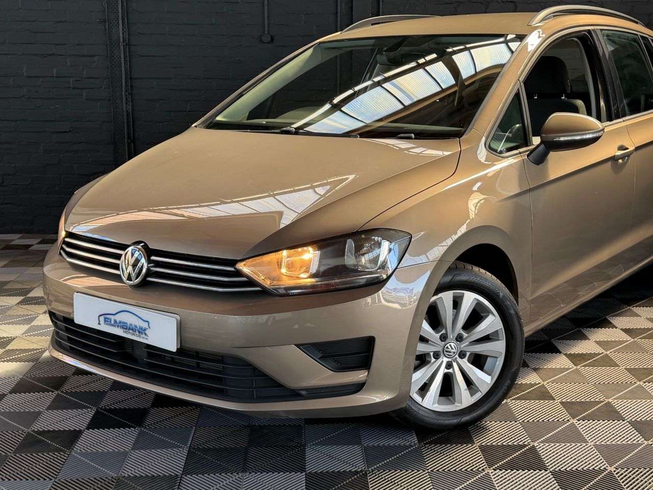 A 2017 VOLKSWAGEN GOLF SV 1.4 TSI BlueMotion Tech SE MPV 5dr Petrol DSG Euro 6 (s/s) (125 ps) FULL VW A 2017 VOLKSWAGEN GOLF SV 1.4 TSI BlueMotion Tech SE MPV 5dr Petrol DSG Euro 6 (s/s) (125 ps) FULL VW
