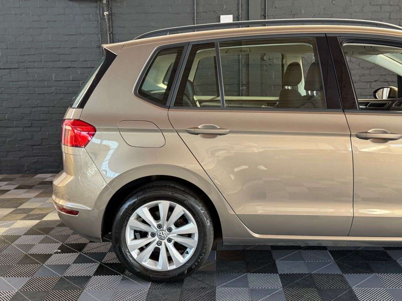 2017 VOLKSWAGEN GOLF SV 2017 VOLKSWAGEN GOLF SV
