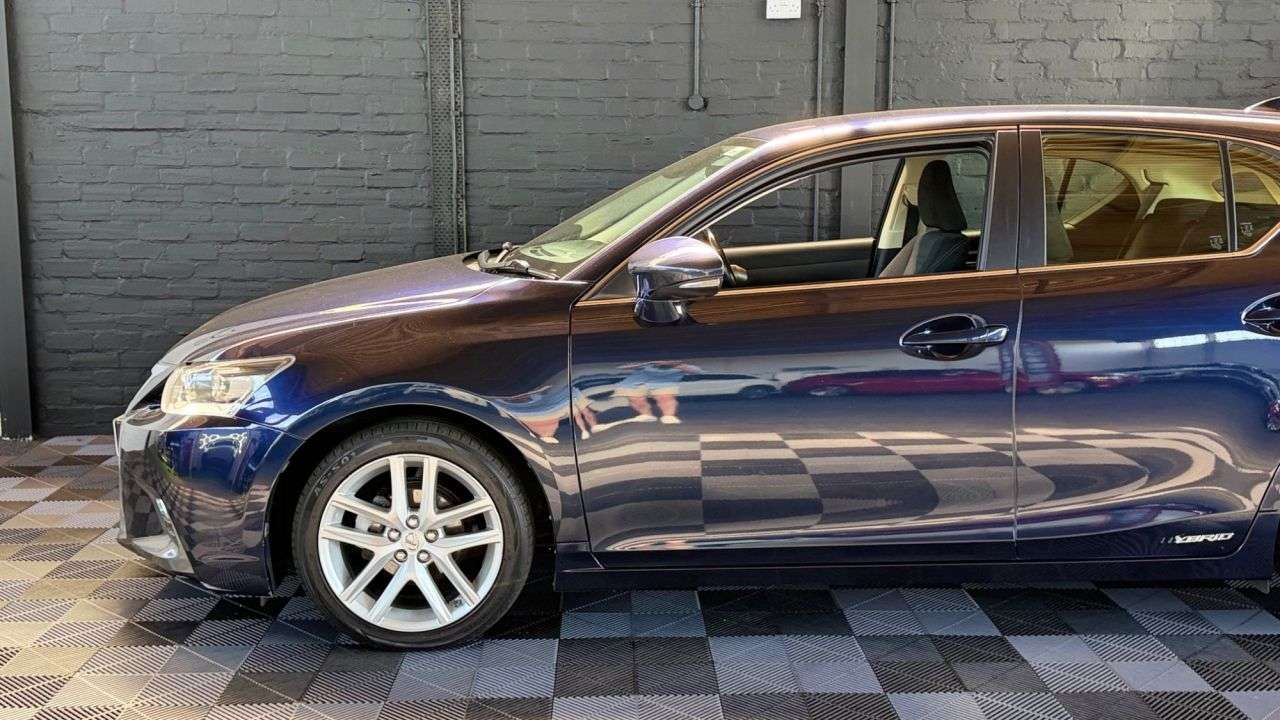 A 2018 LEXUS CT 1.8 200h SE (Plus Pack) Hatchback 5dr Petrol Hybrid E-CVT Euro 6 (s/s) (136 A 2018 LEXUS CT 1.8 200h SE (Plus Pack) Hatchback 5dr Petrol Hybrid E-CVT Euro 6 (s/s) (136