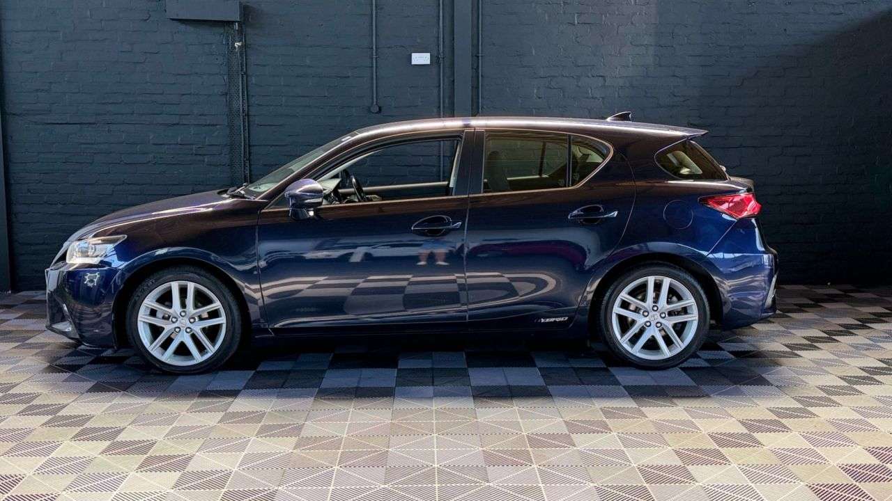 A 2018 LEXUS CT 1.8 200h SE (Plus Pack) Hatchback 5dr Petrol Hybrid E-CVT Euro 6 (s/s) (136 A 2018 LEXUS CT 1.8 200h SE (Plus Pack) Hatchback 5dr Petrol Hybrid E-CVT Euro 6 (s/s) (136