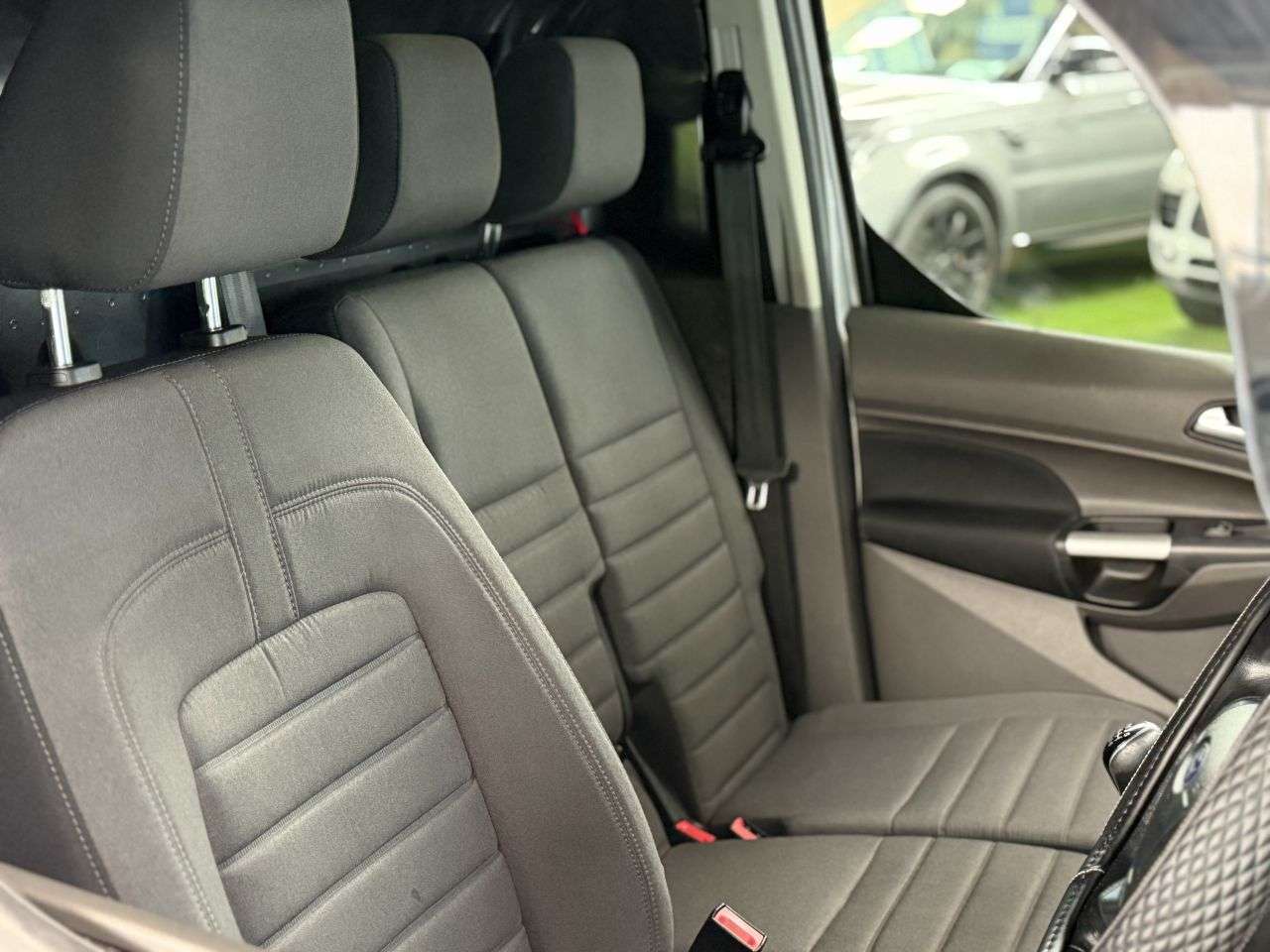 A 2020 FORD TRANSIT CONNECT 1.5 240 EcoBlue Limited Panel Van 5dr Diesel Manual L2 Euro 6 (s/s) (120 ps A 2020 FORD TRANSIT CONNECT 1.5 240 EcoBlue Limited Panel Van 5dr Diesel Manual L2 Euro 6 (s/s) (120 ps