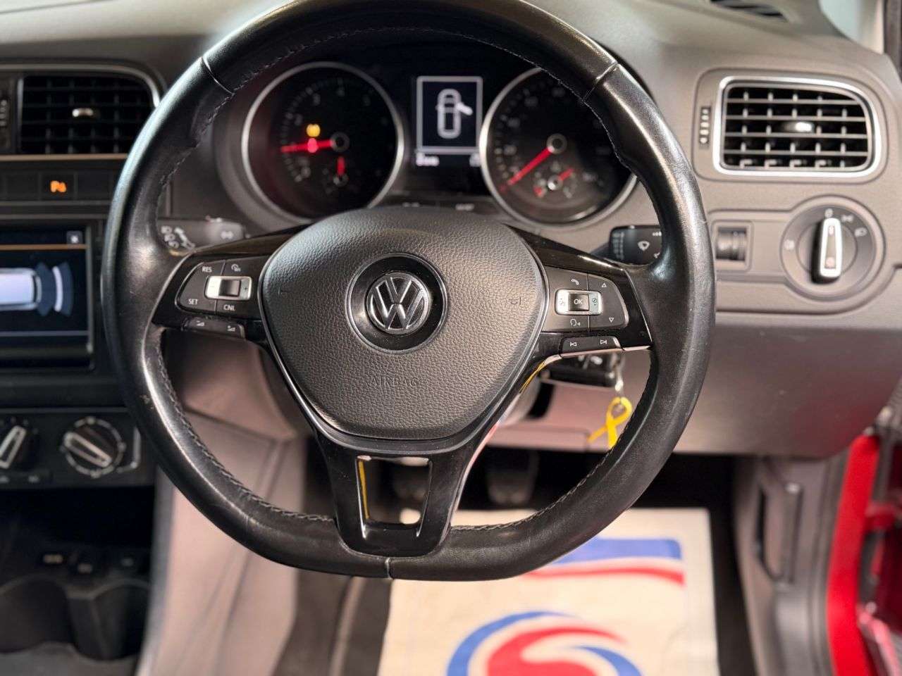 A 2015 VOLKSWAGEN POLO 1.2 TSI BlueMotion Tech SE Hatchback 3dr Petrol Manual Euro 6 (s/s) (90 ps) A 2015 VOLKSWAGEN POLO 1.2 TSI BlueMotion Tech SE Hatchback 3dr Petrol Manual Euro 6 (s/s) (90 ps)