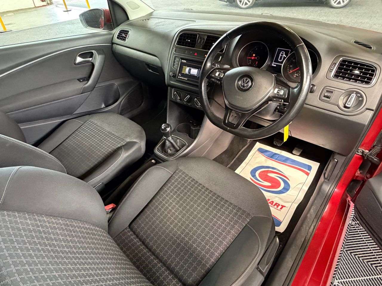 A 2015 VOLKSWAGEN POLO 1.2 TSI BlueMotion Tech SE Hatchback 3dr Petrol Manual Euro 6 (s/s) (90 ps) A 2015 VOLKSWAGEN POLO 1.2 TSI BlueMotion Tech SE Hatchback 3dr Petrol Manual Euro 6 (s/s) (90 ps)