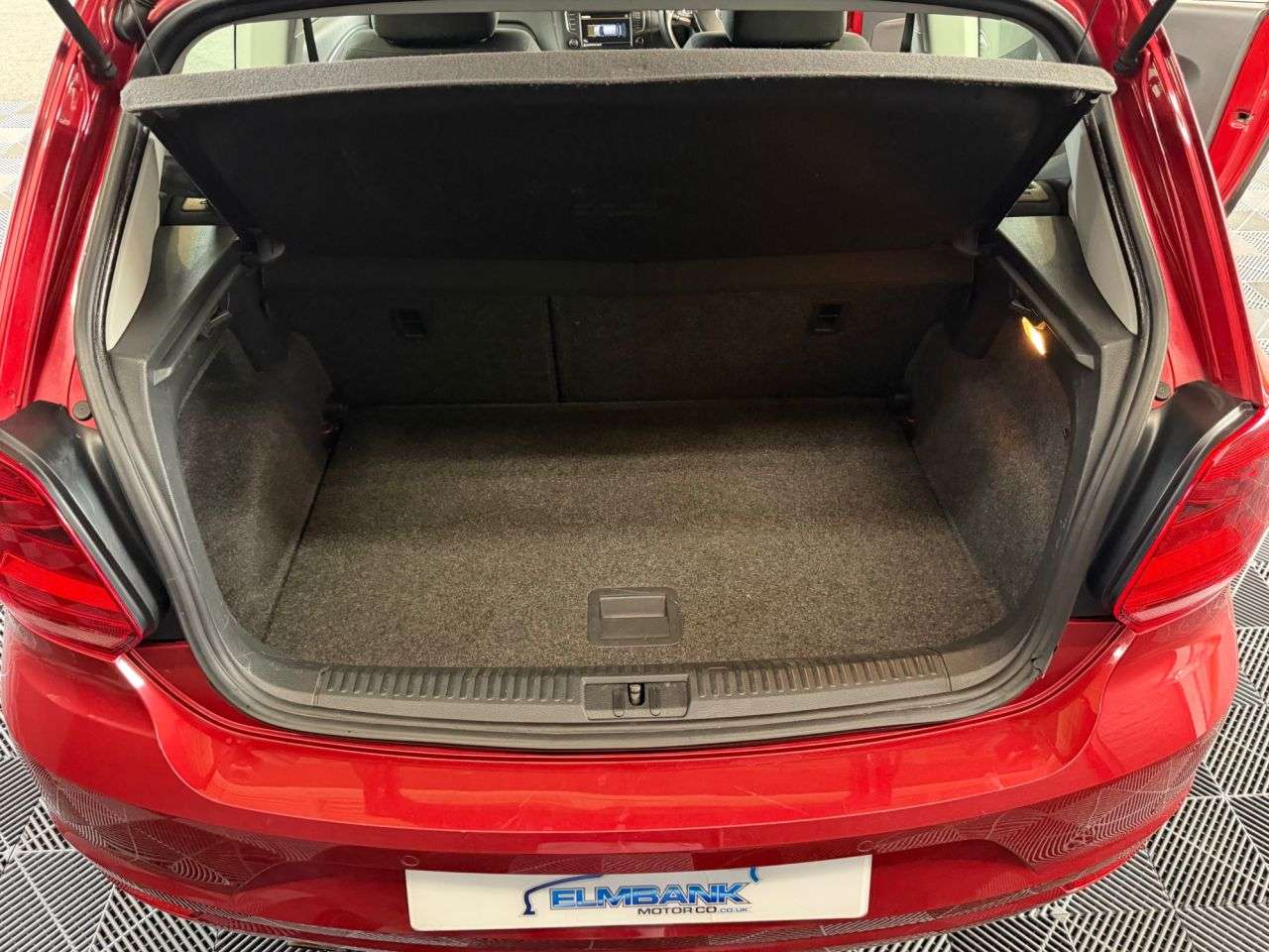 A 2015 VOLKSWAGEN POLO 1.2 TSI BlueMotion Tech SE Hatchback 3dr Petrol Manual Euro 6 (s/s) (90 ps) A 2015 VOLKSWAGEN POLO 1.2 TSI BlueMotion Tech SE Hatchback 3dr Petrol Manual Euro 6 (s/s) (90 ps)