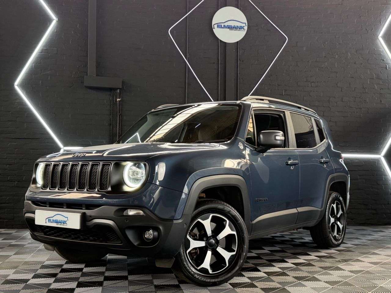 A 2020 JEEP RENEGADE 1.3 GSE T4 11.4kWh Trailhawk SUV 5dr Petrol Plug-in Hybrid Auto 4xe Euro 6 A 2020 JEEP RENEGADE 1.3 GSE T4 11.4kWh Trailhawk SUV 5dr Petrol Plug-in Hybrid Auto 4xe Euro 6